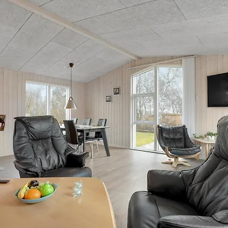 3 Bedroom Lovely In Ferienhaus