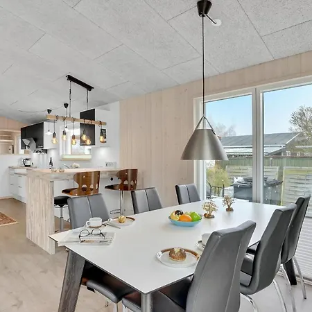 Сasa de vacaciones 3 Bedroom Lovely In *