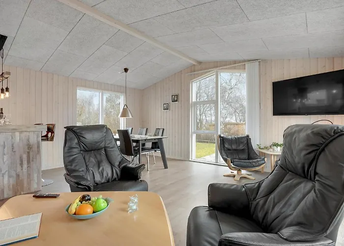 3 Bedroom Lovely In Feriehus