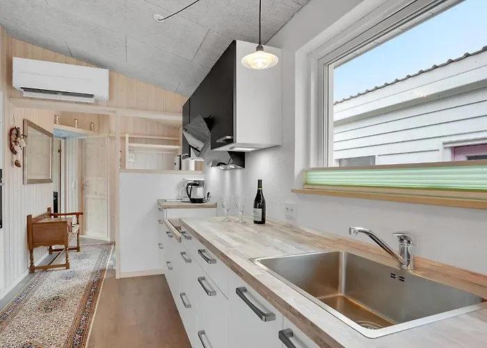 Feriehus 3 Bedroom Lovely In